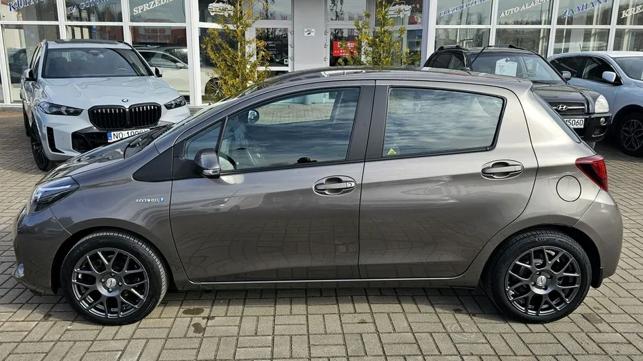TOYOTA Yaris -