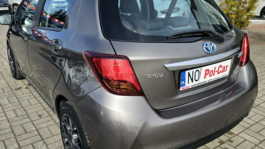 TOYOTA Yaris -