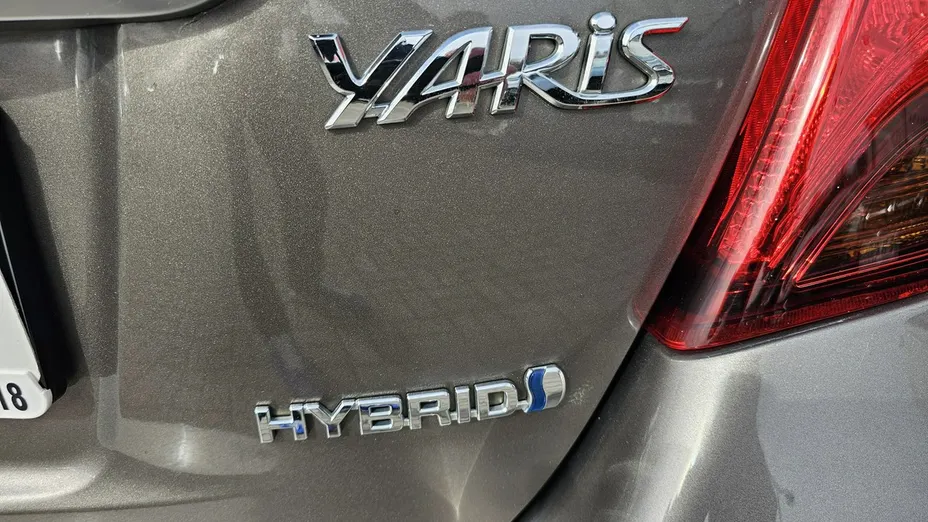 TOYOTA Yaris -
