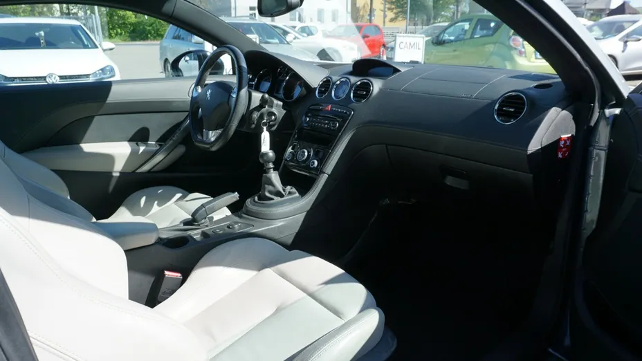 PEUGEOT RCZ -