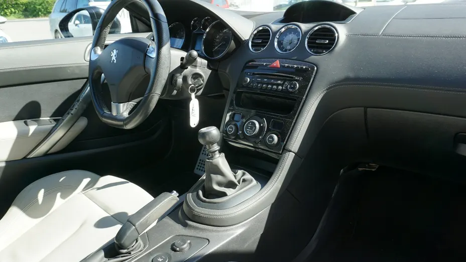 PEUGEOT RCZ -