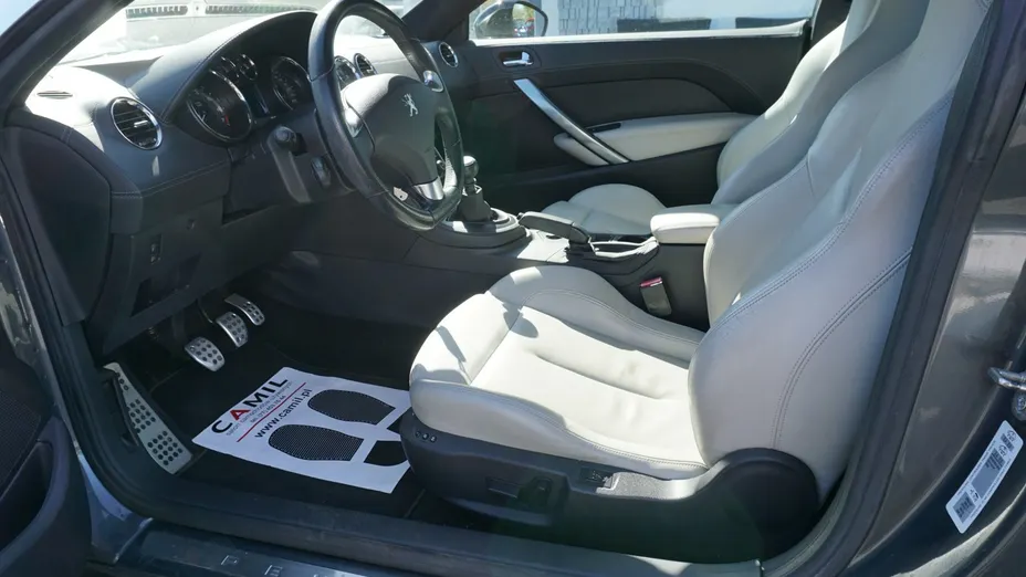 PEUGEOT RCZ -