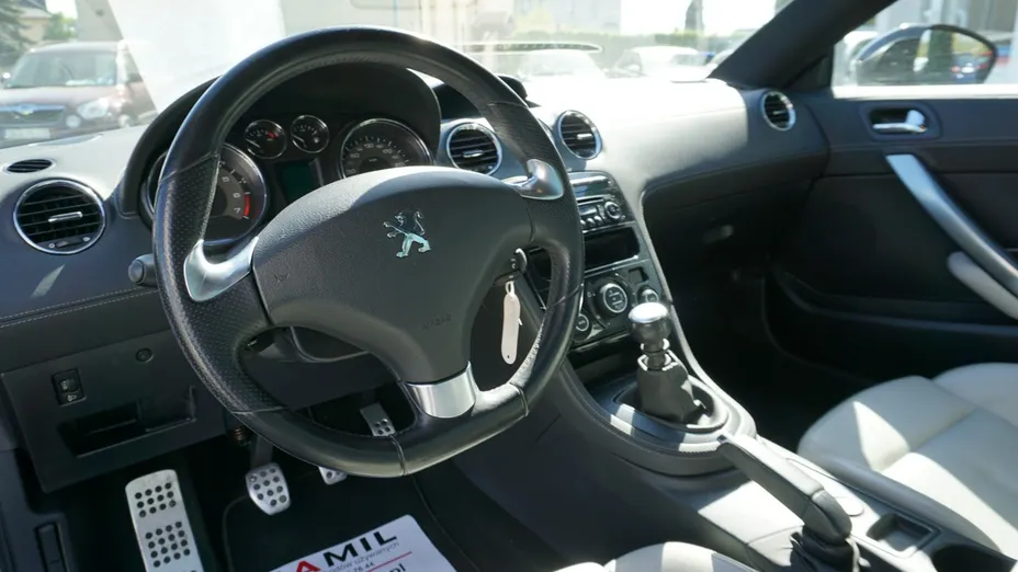 PEUGEOT RCZ -