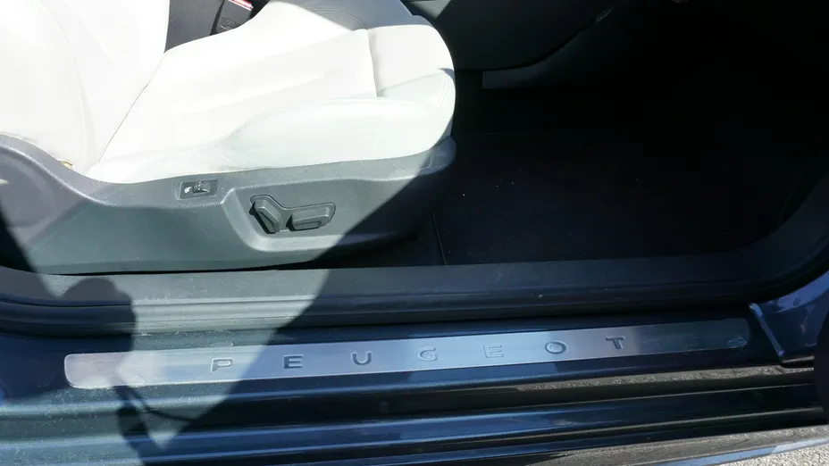 PEUGEOT RCZ -