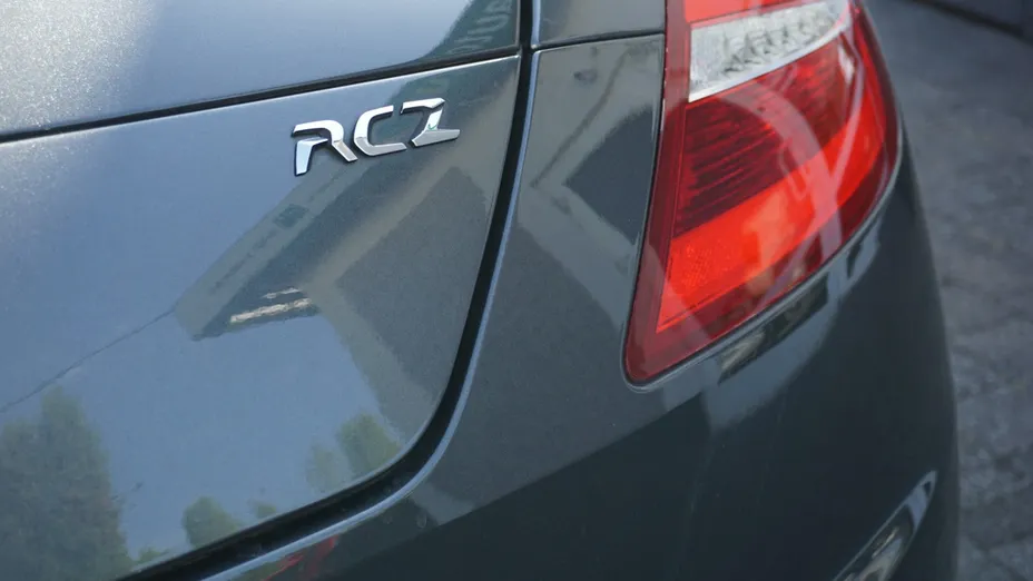 PEUGEOT RCZ -