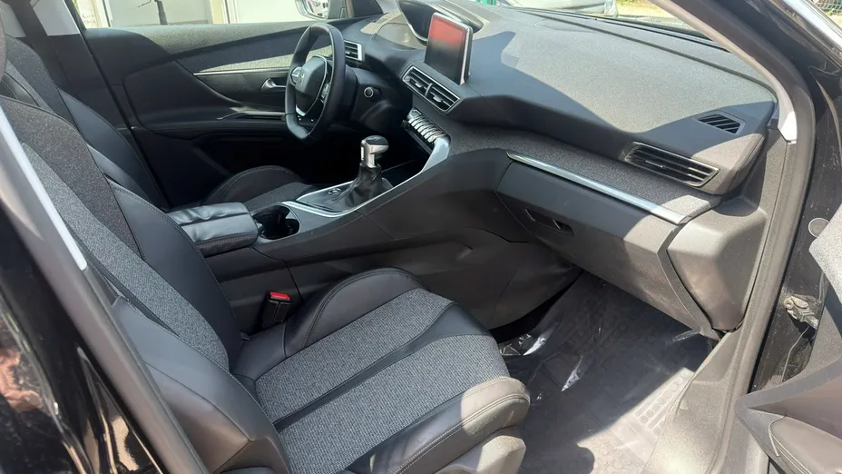 PEUGEOT 3008 -