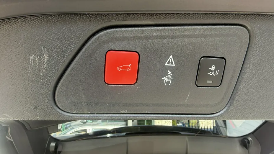 PEUGEOT 3008 -