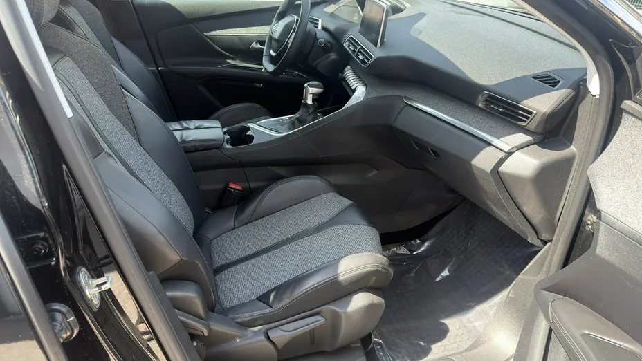 PEUGEOT 3008 -