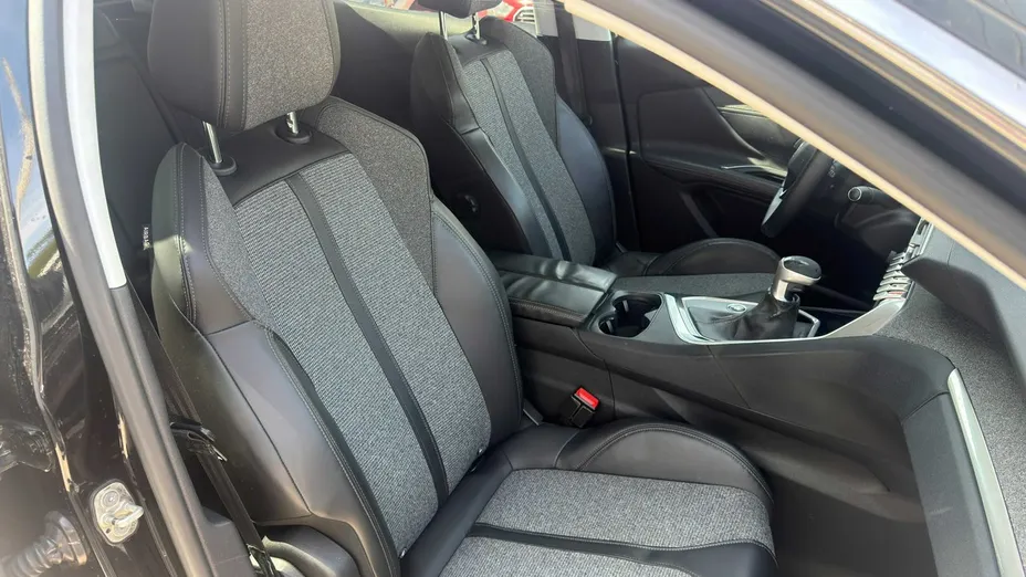 PEUGEOT 3008 -