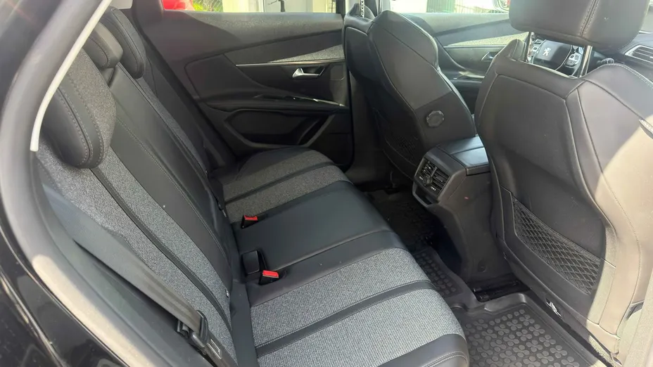 PEUGEOT 3008 -
