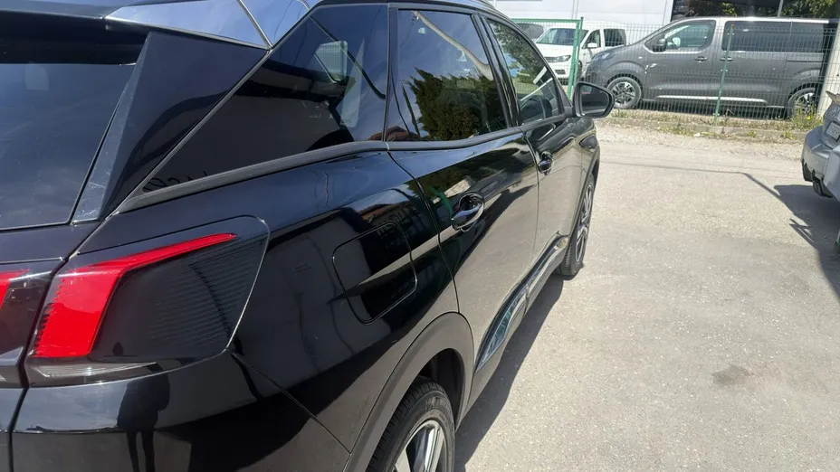 PEUGEOT 3008 -