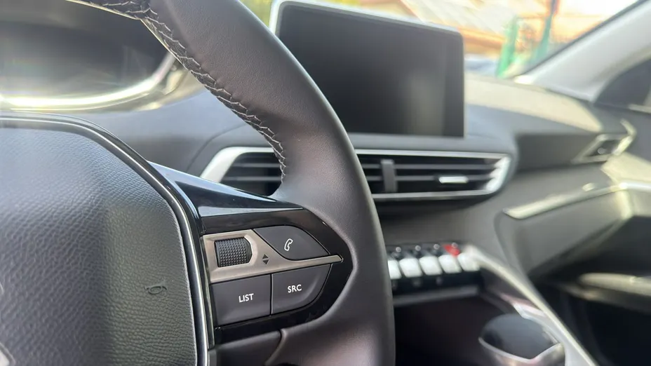 PEUGEOT 3008 -
