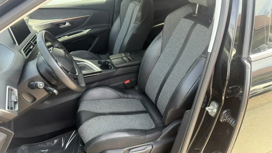 PEUGEOT 3008 -