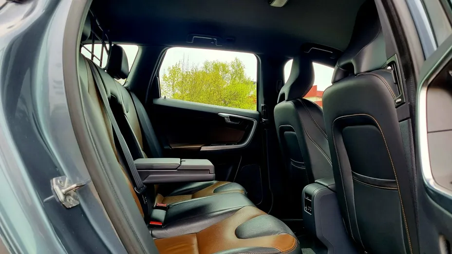 VOLVO XC60 -