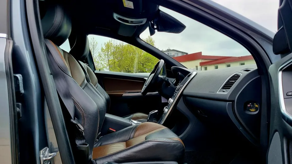 VOLVO XC60 -