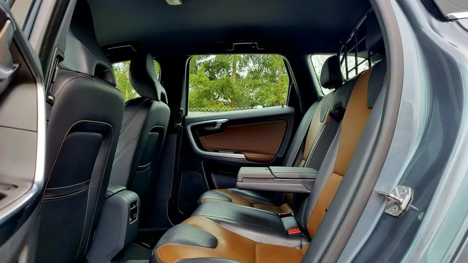 VOLVO XC60 -