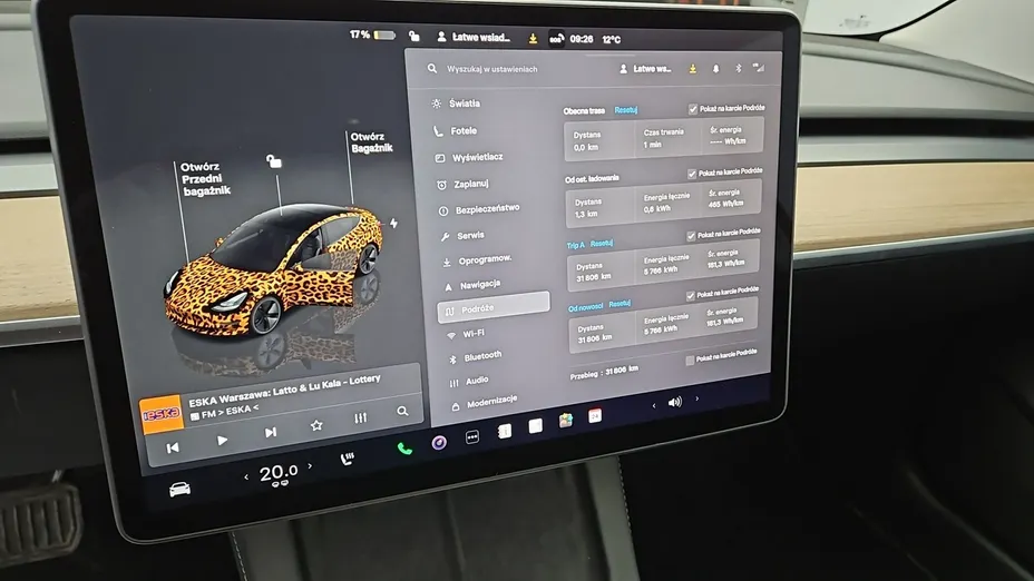 TESLA Model 3 -