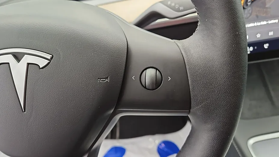 TESLA Model 3 -