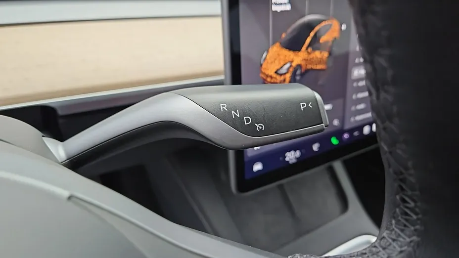 TESLA Model 3 -