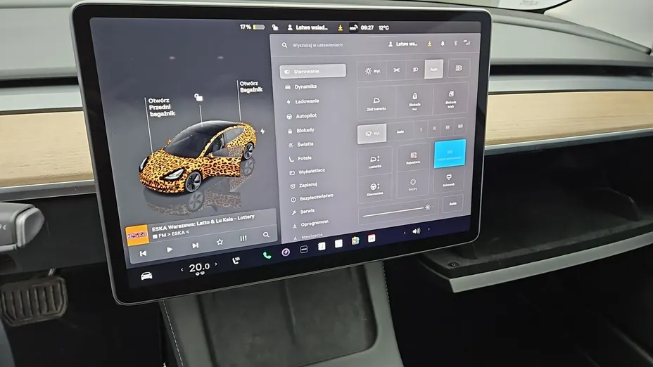 TESLA Model 3 -
