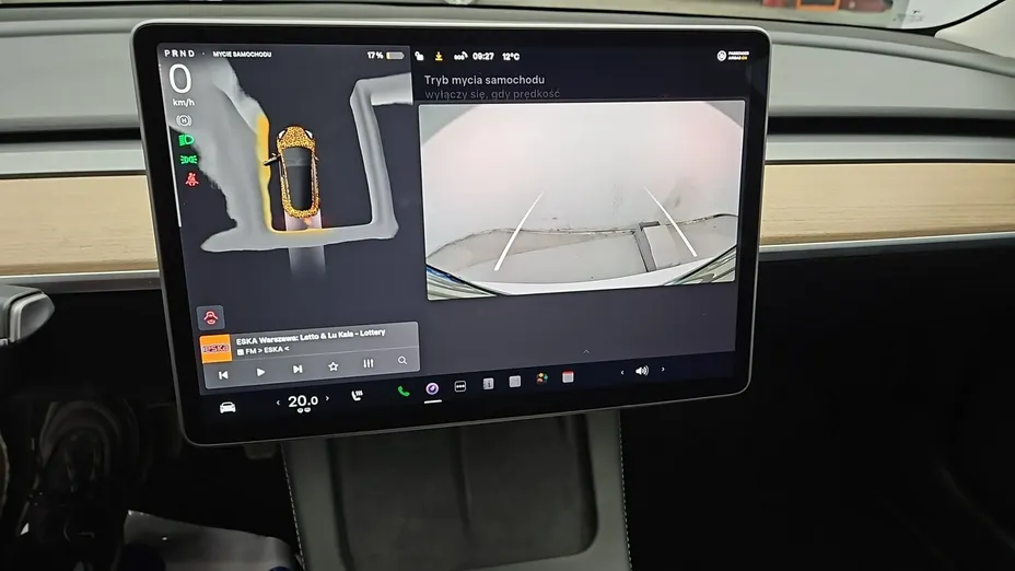 TESLA Model 3 -