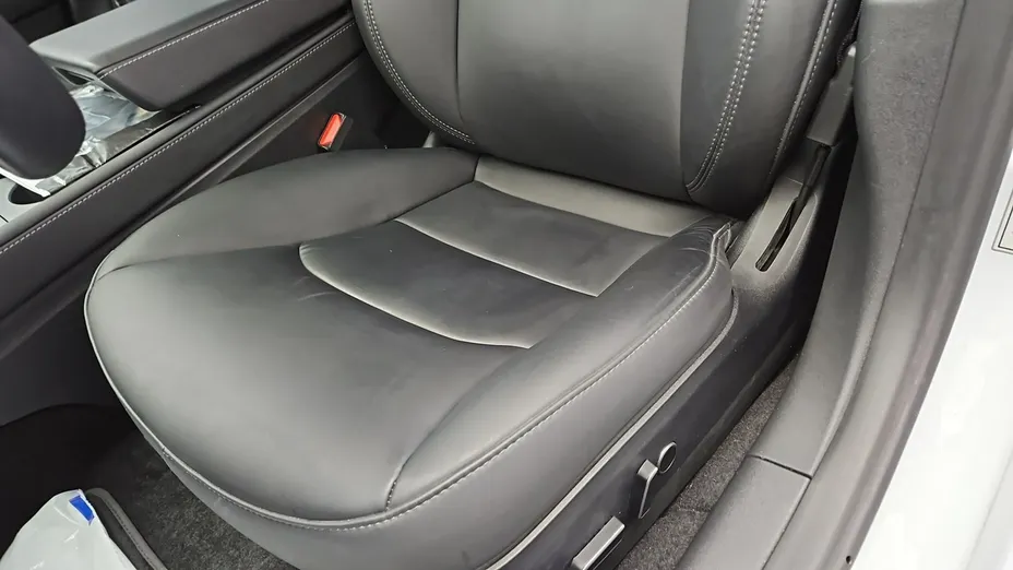 TESLA Model 3 -