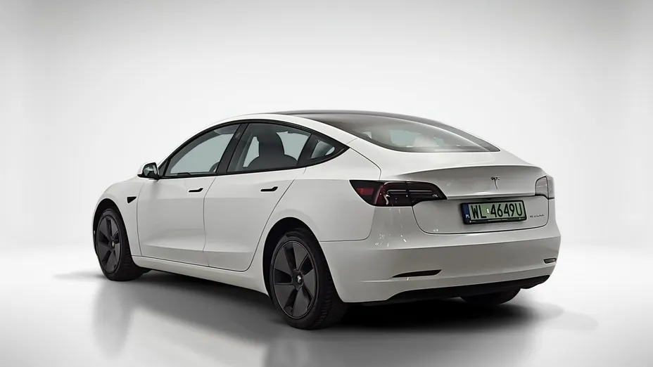 TESLA Model 3 -