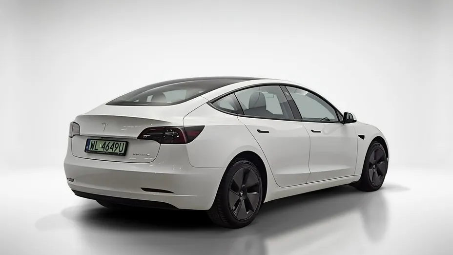 TESLA Model 3 -