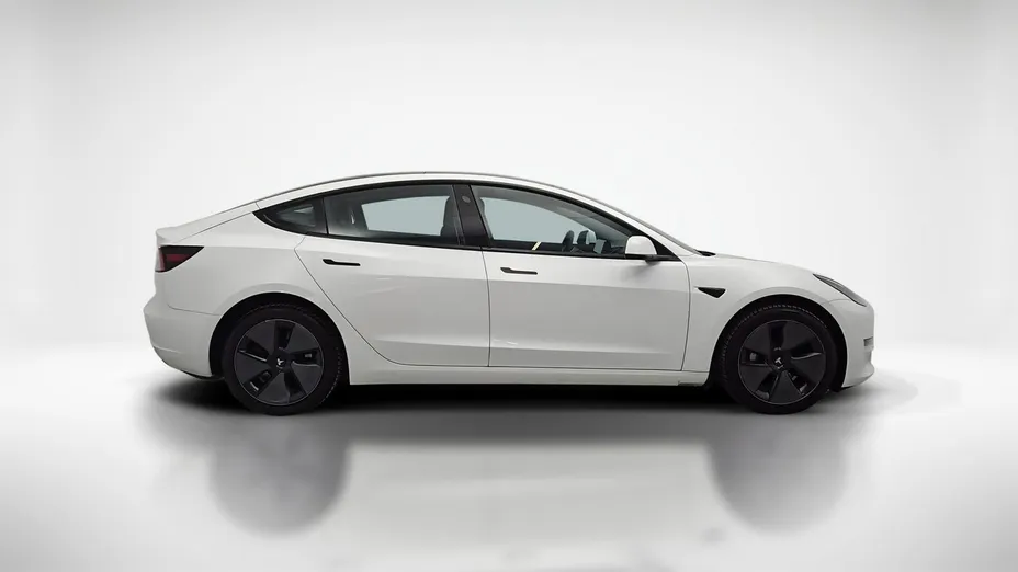 TESLA Model 3 -
