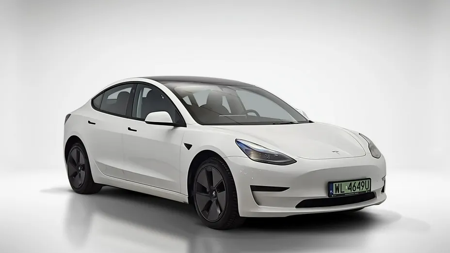 TESLA Model 3 -