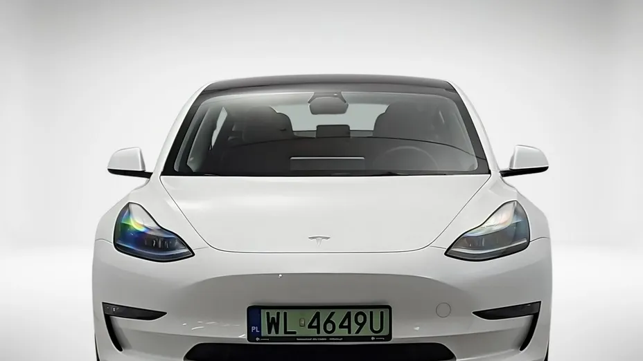 TESLA Model 3 -