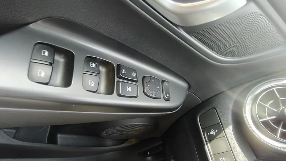 HYUNDAI Kona -