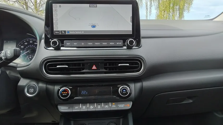 HYUNDAI Kona -
