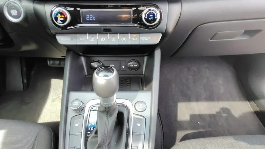 HYUNDAI Kona -