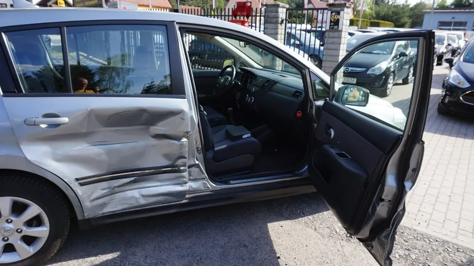 NISSAN Tiida -