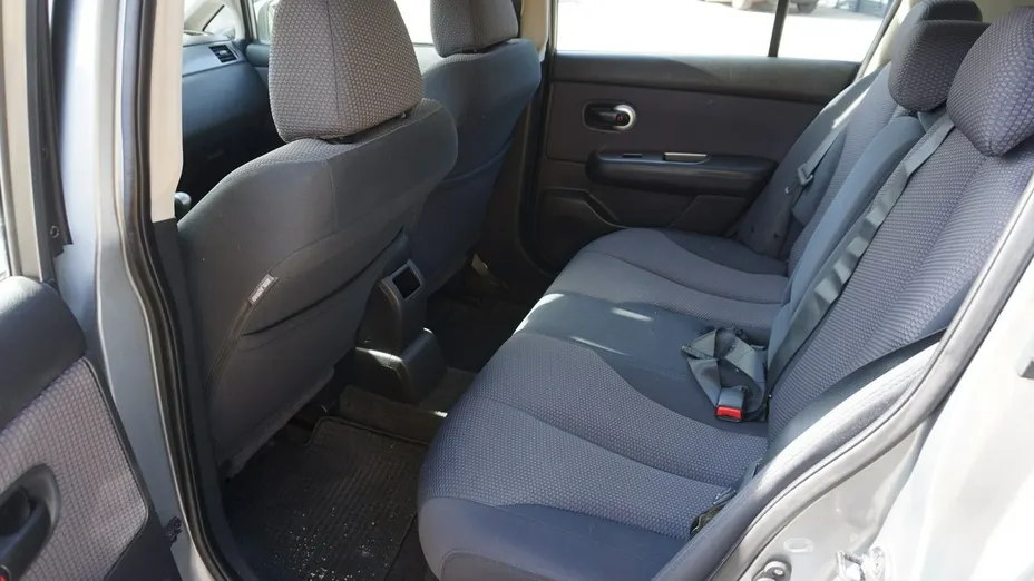 NISSAN Tiida -
