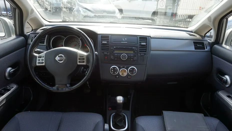 NISSAN Tiida -