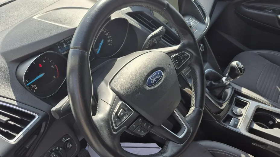 FORD Kuga -