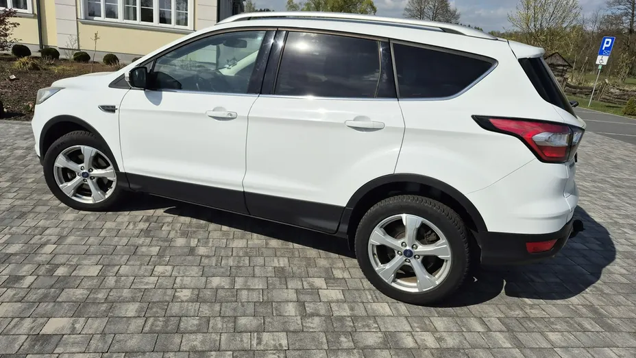 FORD Kuga -