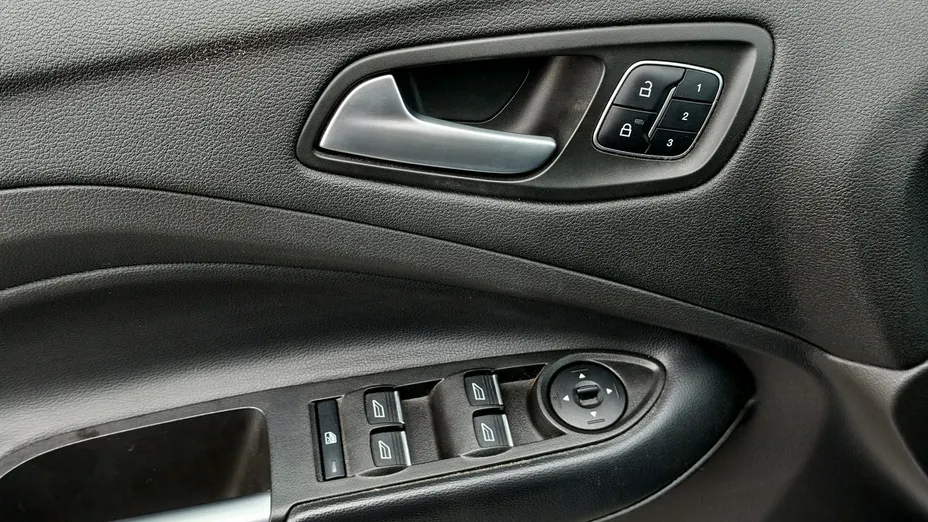 FORD Escape -