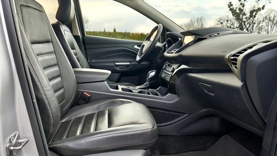 FORD Escape -