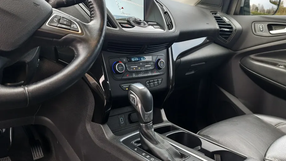 FORD Escape -