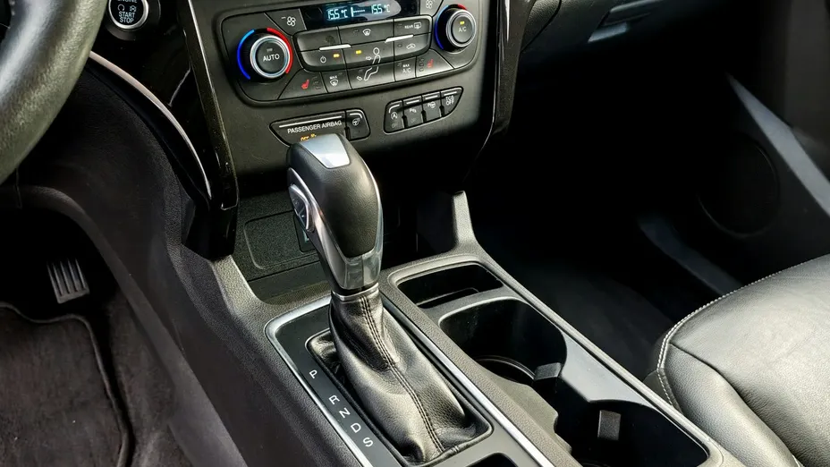 FORD Escape -