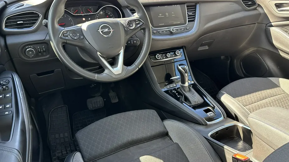 OPEL Grandland X -