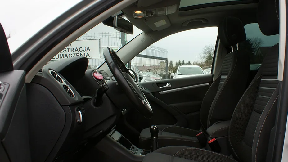 VOLKSWAGEN Tiguan -