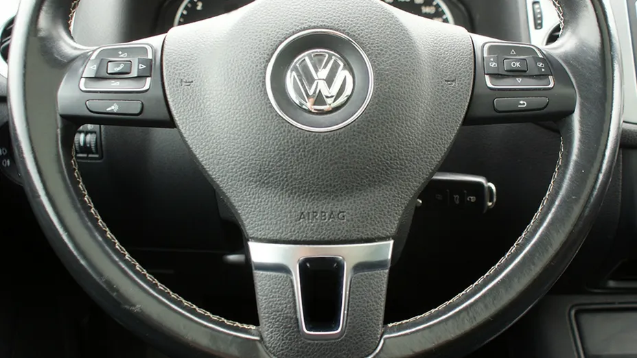 VOLKSWAGEN Tiguan -