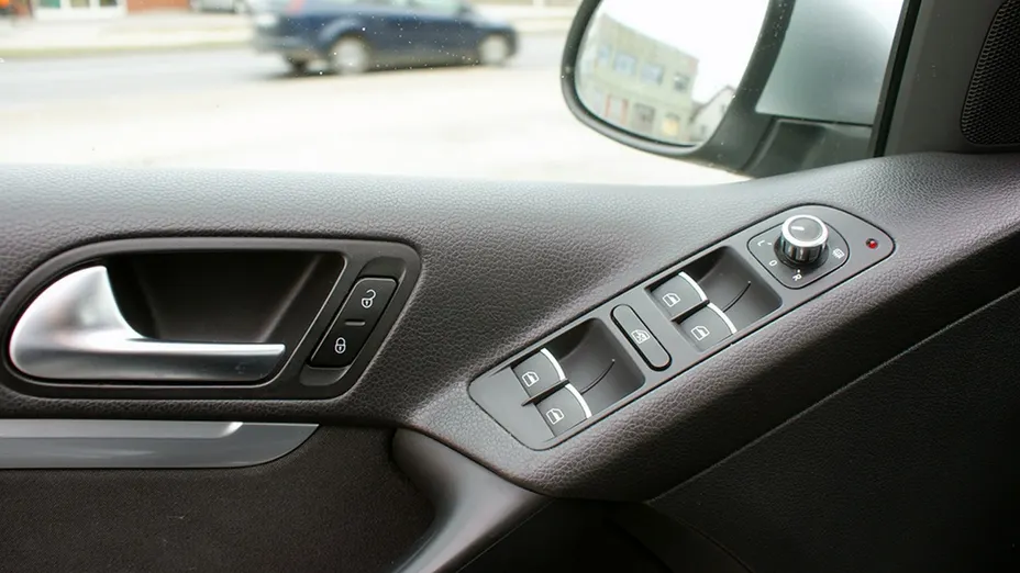 VOLKSWAGEN Tiguan -