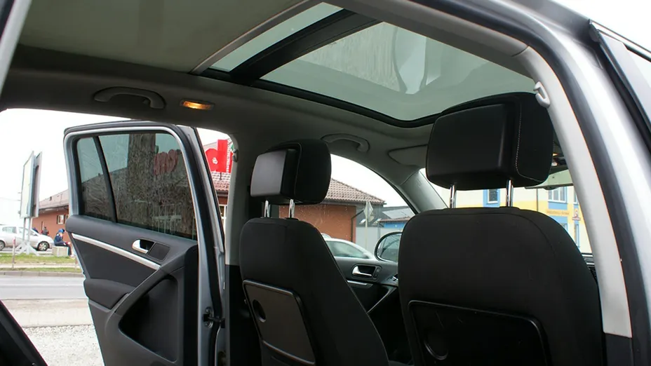 VOLKSWAGEN Tiguan -