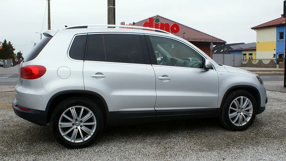 VOLKSWAGEN Tiguan -