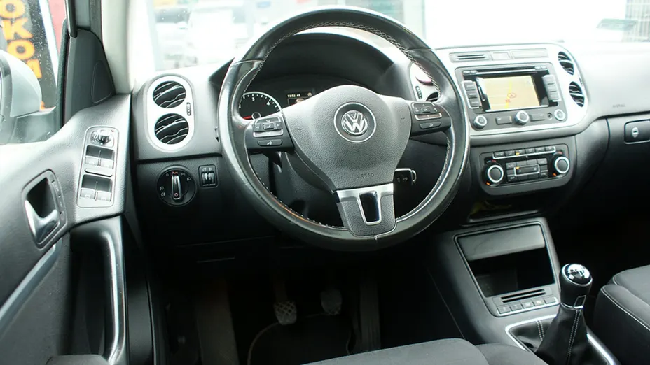 VOLKSWAGEN Tiguan -
